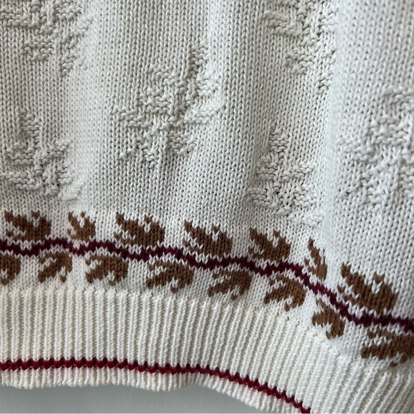 Red cardinal sweater center appliqué ribbed crewneckh hem and cuff snowf… - Picture 8 of 10